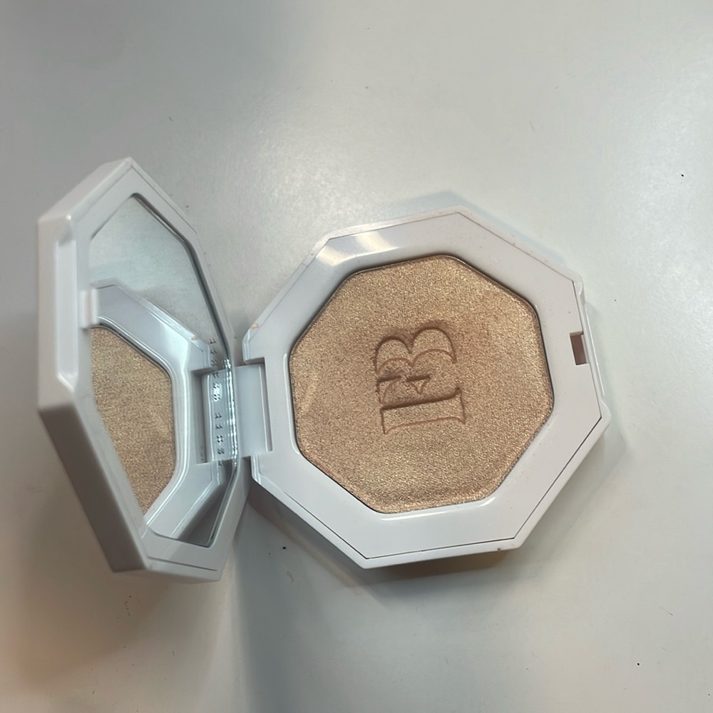 Fenty highlighter